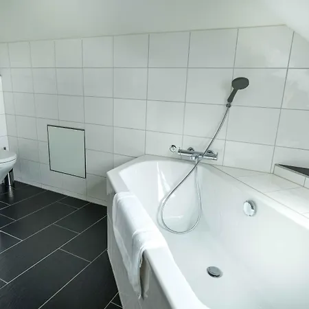 Loewenplatz Near Station By Airhome Zurich