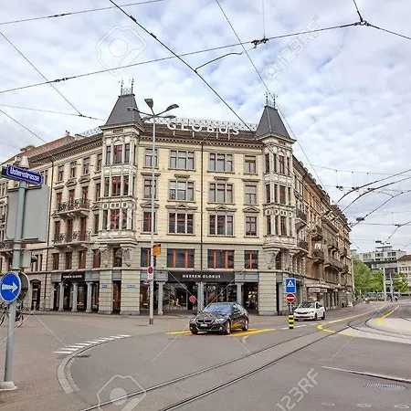 Loewenplatz Near Station By Airhome