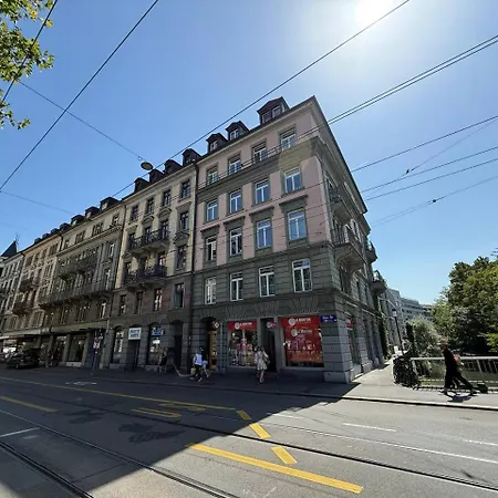 Loewenplatz Near Station By Airhome Appartement