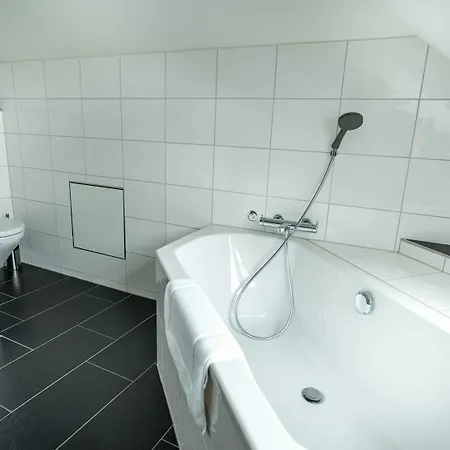 Loewenplatz Near Station By Airhome *