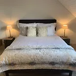 Loewenplatz Near Station By Airhome Apartman Zürich