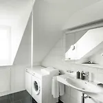 Loewenplatz Near Station By Airhome *