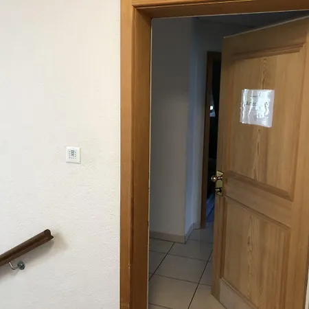 Loewenplatz Near Station By Airhome