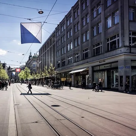 Loewenplatz Near Station By Airhome