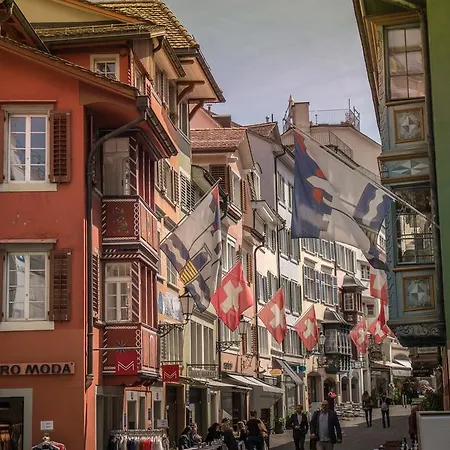 Loewenplatz Near Station By Airhome