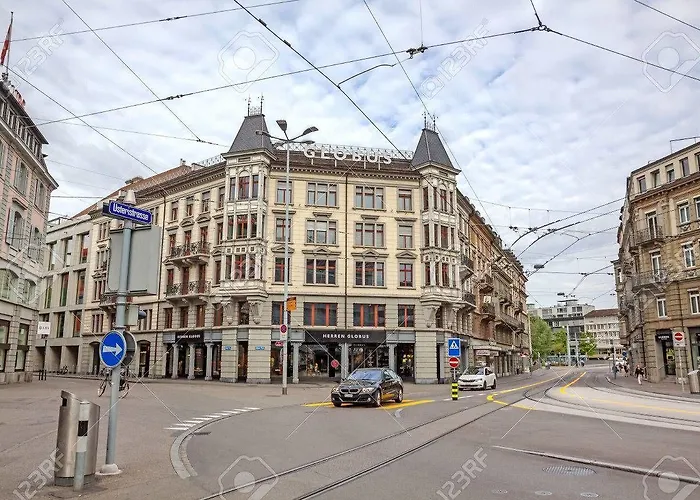 Löwenplatz Near Station By Airhome