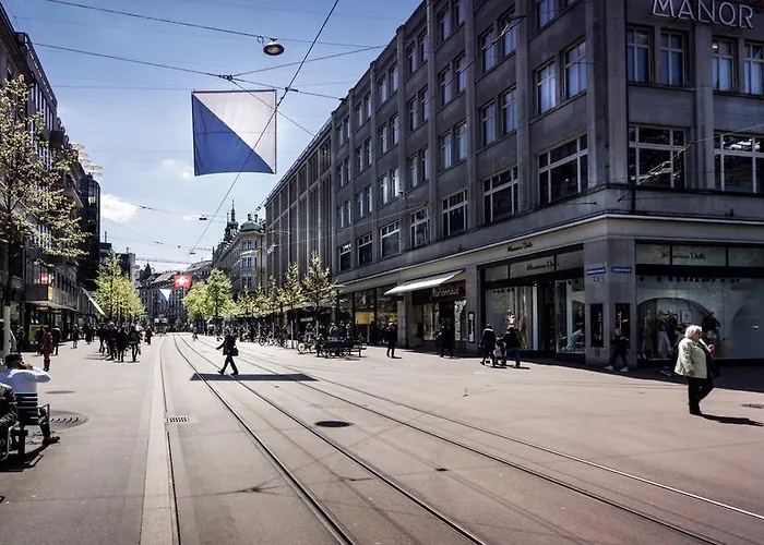Löwenplatz Near Station By Airhome