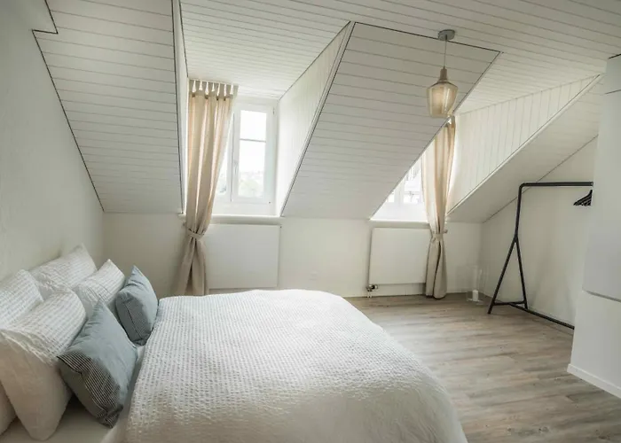 Löwenplatz Near Station By Airhome